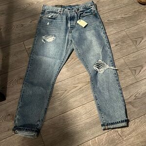 NWT Levi’s relaxed skinny fit!